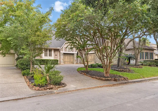 2nd image of 11 Greens Edge Dr, Kingwood, TX 77339 | MLS# 23129127