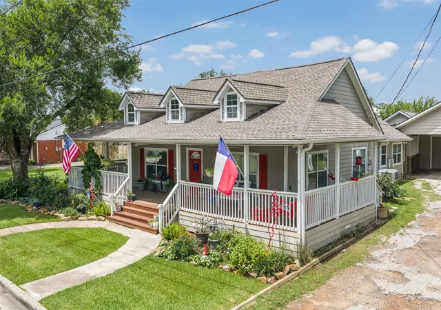Photo 4 of Single family home for sale at 410 N Cochran St, Bellville, TX 77418 | MLS# 13224185 | Listing updated on 2026-09-17