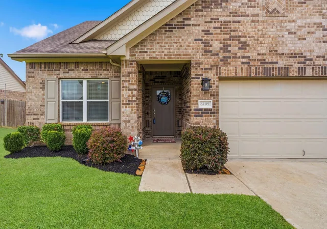 Photo 3 of Single family home for sale at 6109 White Oak Leaf Loop, Conroe, TX 77303 | MLS# 17909147 | Listing updated on 2026-08-24