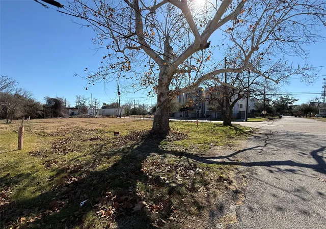 Photo 1 of Land for sale at 2303 Holman St, Houston, TX 77004 | MLS# 83605553 | Listing updated on 2026-09-16