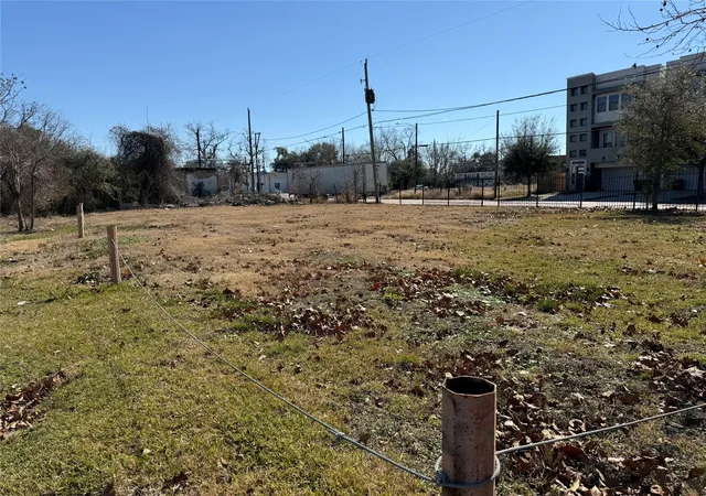 Photo 3 of Land for sale at 2303 Holman St, Houston, TX 77004 | MLS# 83605553 | Listing updated on 2026-09-16