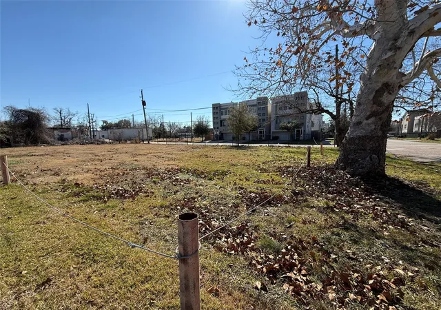 Photo 4 of Land for sale at 2303 Holman St, Houston, TX 77004 | MLS# 83605553 | Listing updated on 2026-09-16