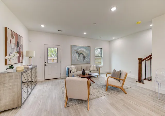 2nd image of 2015 B Brackenridge St, Houston, TX 77026 | MLS# 92344801