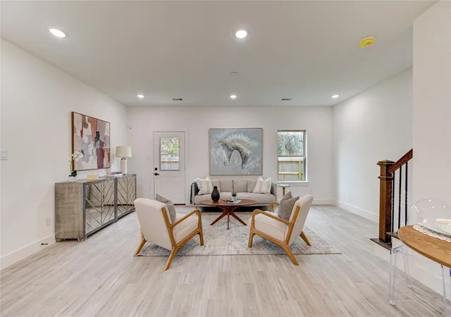 3rd image of 2015 B Brackenridge St, Houston, TX 77026 | MLS# 92344801
