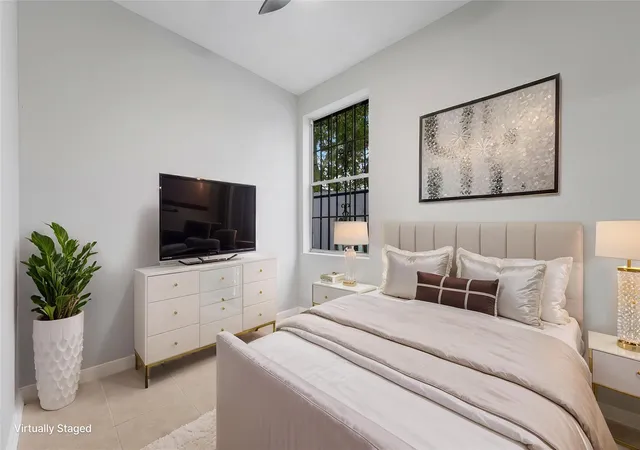 Photo 3 of Single family home for sale at 7912 Cypress St, Houston, TX 77012 | MLS# 92375635 | Listing updated on 2026-08-12