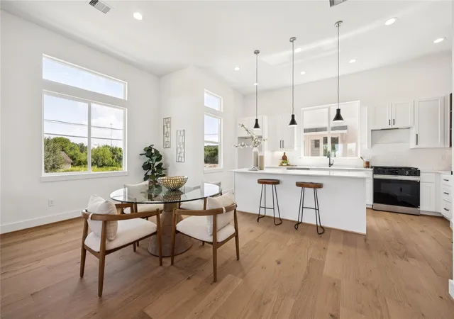 2nd image of 2806 Mills St, Houston, TX 77026 | MLS# 59976637