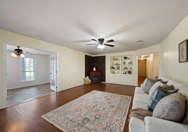 Photo 4 of Single family home for sale at 13926 Fm 442 Rd, Needville, TX 77461 | MLS# 2475831 | Listing updated on 2026-10-09