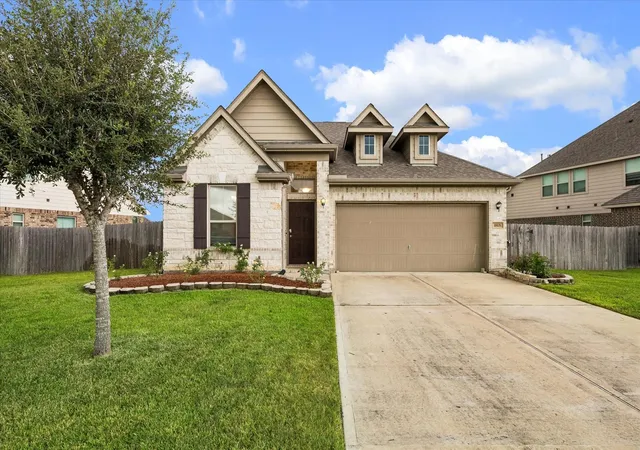 1st image of 1815 Oakdale Mist Dr, Dickinson, TX 77539 | MLS# 49634216