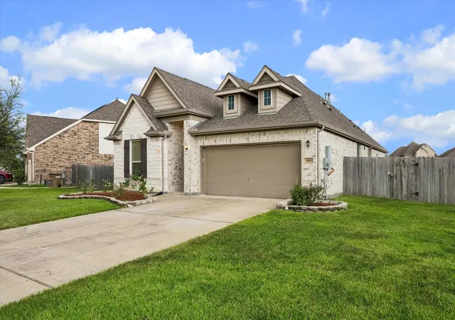 3rd image of 1815 Oakdale Mist Dr, Dickinson, TX 77539 | MLS# 49634216