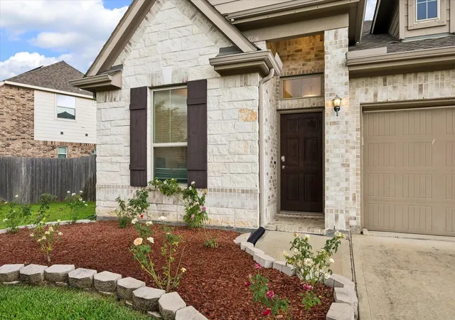 4th image of 1815 Oakdale Mist Dr, Dickinson, TX 77539 | MLS# 49634216