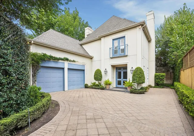 1st image of 1721 Nantucket Dr #2, Houston, TX 77057 | MLS# 76926022
