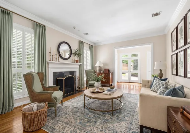 2nd image of 1721 Nantucket Dr #2, Houston, TX 77057 | MLS# 76926022