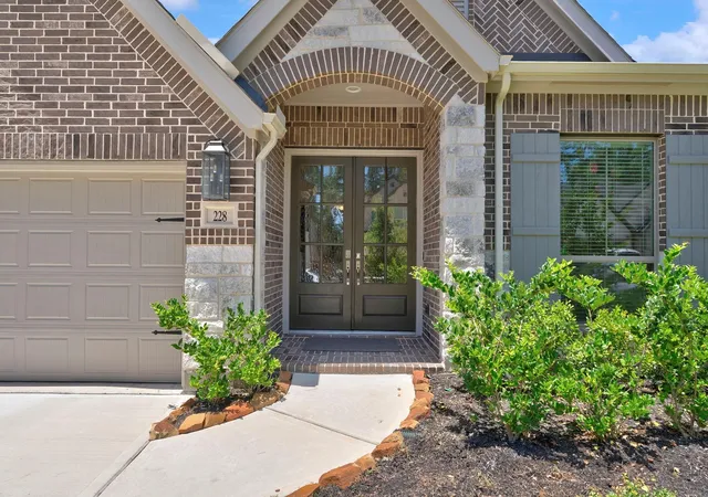 Photo 2 of Single family home for sale at 228 W Netleaf Ct, Montgomery, TX 77316 | MLS# 82469617 | Listing updated on 2026-09-06