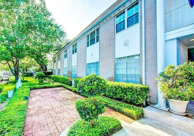 3rd image of 2701 Bellefontaine St #B3, Houston, TX 77025 | MLS# 39477223