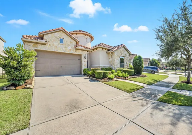 2nd image of 10 Silent Way Dr, Sugar Land, TX 77498 | MLS# 56206014