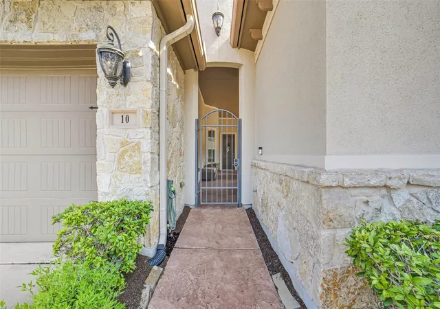 3rd image of 10 Silent Way Dr, Sugar Land, TX 77498 | MLS# 56206014