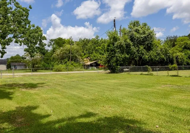 5th image of 402 8Th St, Van Vleck, TX 77482 | MLS# 38924321
