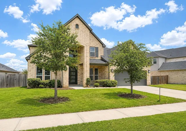 2nd image of 743 Corbin Crest Trl, La Porte, TX 77571 | MLS# 51571834