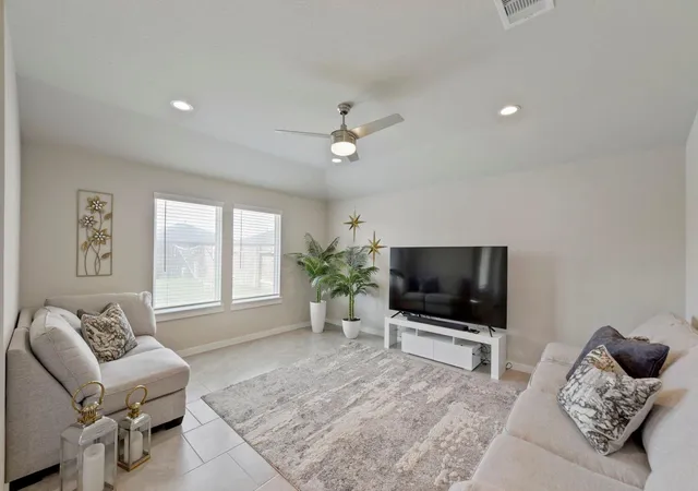Photo 4 of Sale Pending at 29411 Paytons Park Ct, Katy, TX 77494 | MLS# 2422966 | Listing updated on 2026-09-11