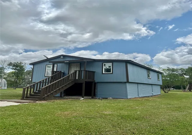 Photo 3 of Sale Pending at 202 Snug Harbor Dr, Liverpool, TX 77577 | MLS# 70607066 | Listing updated on 2026-10-03
