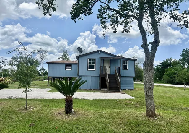 Sale Pending at 202 Snug Harbor Dr, Liverpool, TX 77577 | MLS# 70607066 | Listing updated on 2026-10-03