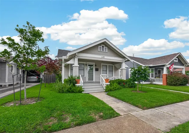 Photo 2 of Sale Pending at 645 E 14th Street, Houston, TX 77008 | MLS# 70310731 | Listing updated on 2026-09-11