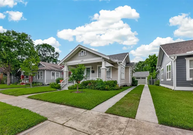 Photo 3 of Sale Pending at 645 E 14th Street, Houston, TX 77008 | MLS# 70310731 | Listing updated on 2026-09-11