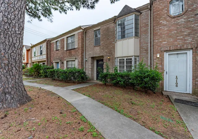 Photo 2 of Townhouse for sale at 17108 Beaver Springs Dr #8, Houston, TX 77090 | MLS# 66522367 | Listing updated on 2026-09-15