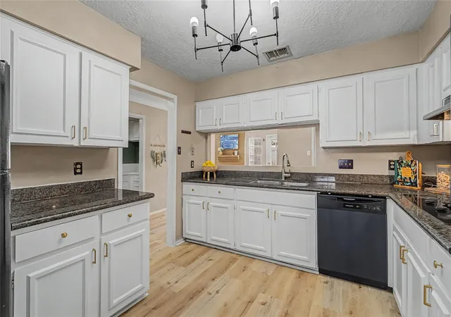 Photo 2 of Townhouse for sale at 794 Thicket Ln, Houston, TX 77079 | MLS# 78097817 | Listing updated on 2026-08-09