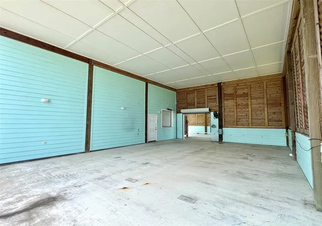 4th image of 945 Alberdie Dr, Crystal Beach, TX 77650 | MLS# 75186682