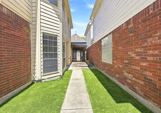 Photo 3 of Single family home for sale at 5842 Cinnamon Crk Cir, Houston, TX 77084 | MLS# 69420147 | Listing updated on 2026-08-15