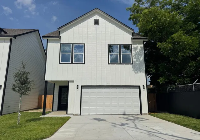 Photo 1 of Single family home for sale at 1304 Duff Ln, Houston, TX 77022 | MLS# 67992860 | Listing updated on 2026-09-16
