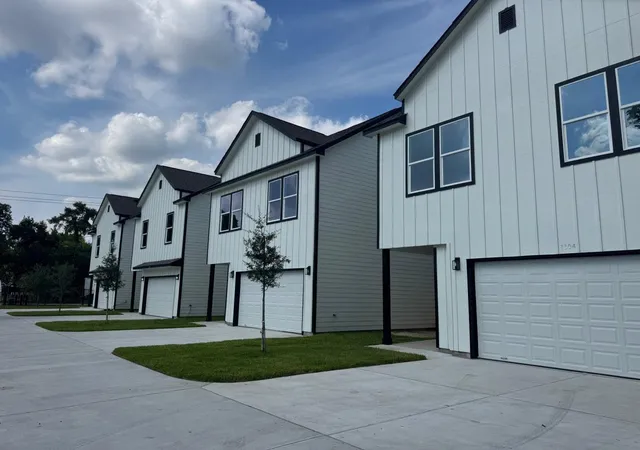 Photo 2 of Single family home for sale at 1304 Duff Ln, Houston, TX 77022 | MLS# 67992860 | Listing updated on 2026-09-16