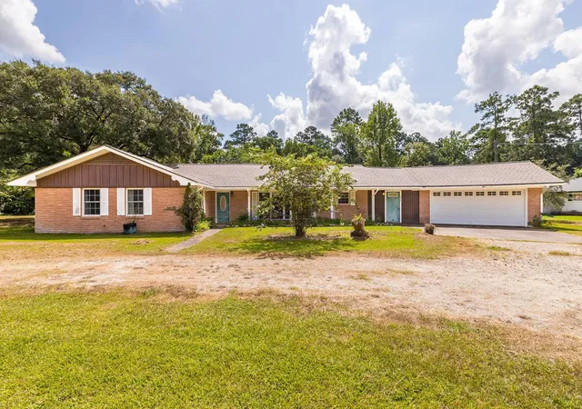 2nd image of 536 Wallisville Rd, Liberty, TX 77575 | MLS# 89337600