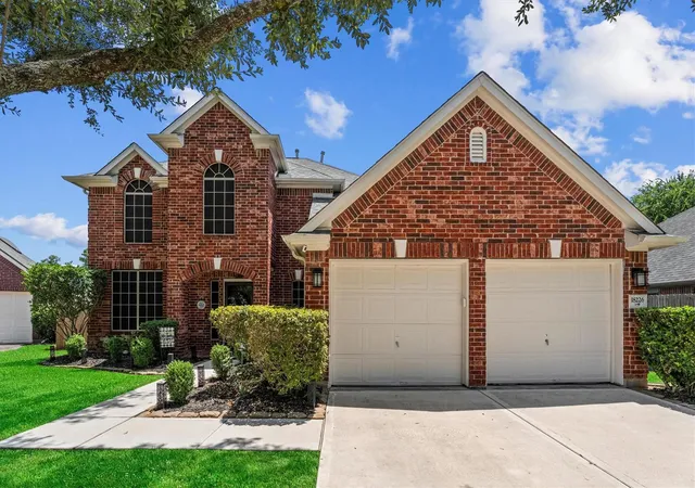 Photo 2 of Sale Pending at 18226 Stillwater Pl Dr, Humble, TX 77346 | MLS# 10195025 | Listing updated on 2026-09-12