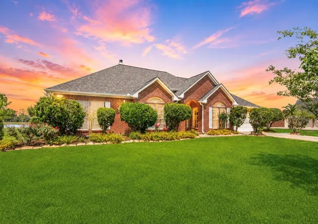 2nd image of 143 Lago Circle Dr N, Santa Fe, TX 77517 | MLS# 35315865