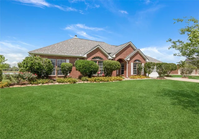 Photo 3 of Single family home for sale at 143 Lago Circle Dr N, Santa Fe, TX 77517 | MLS# 35315865 | Listing updated on 2026-10-05