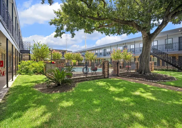 2nd image of 3131 Southwest Fwy #C26, Houston, TX 77098 | MLS# 53529767