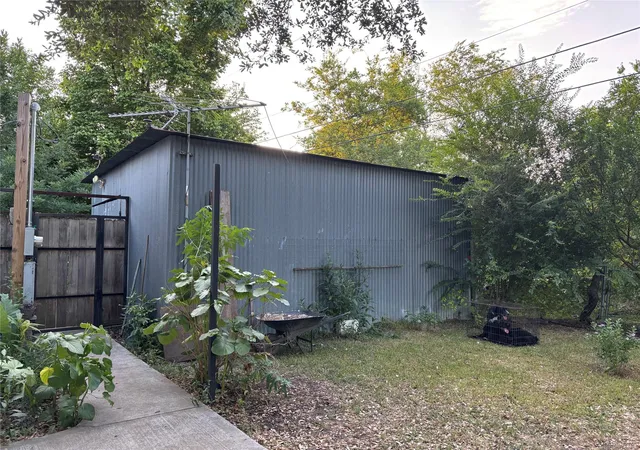 Photo 3 of Sale Pending at 902 Ferol Ln, Highlands, TX 77562 | MLS# 12206985 | Listing updated on 2026-09-18