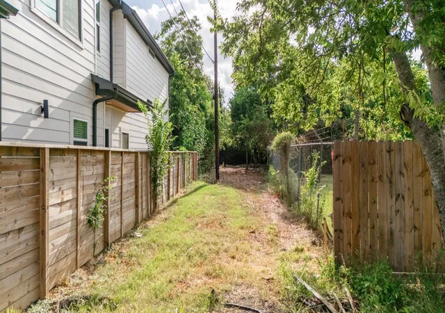 3rd image of 1004 Press St, Houston, TX 77020 | MLS# 67298829