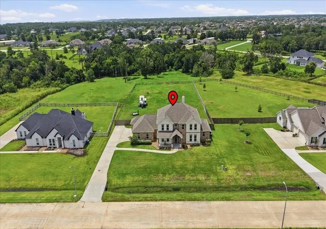 2nd image of 6842 Cherry Bayou Dr, Baytown, TX 77523 | MLS# 63009386