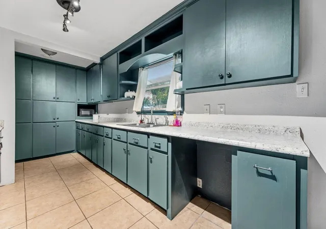 10th image of 1034 Royal Oak Dr, Dickinson, TX 77539 | MLS# 73841662