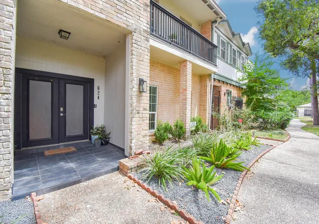 3rd image of 624 N Eldridge Pkwy #12, Houston, TX 77079 | MLS# 11072358