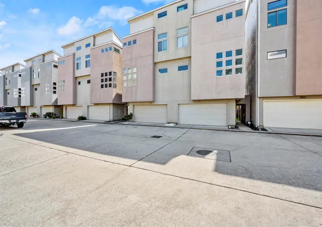 Photo 3 of Townhouse for sale at 2316 Sperber, Houston, TX 77003 | MLS# 3748005 | Listing updated on 2026-09-10