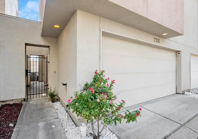 Photo 3 of Townhouse for sale at 2316 Sperber, Houston, TX 77003 | MLS# 3748005 | Listing updated on 2026-09-10
