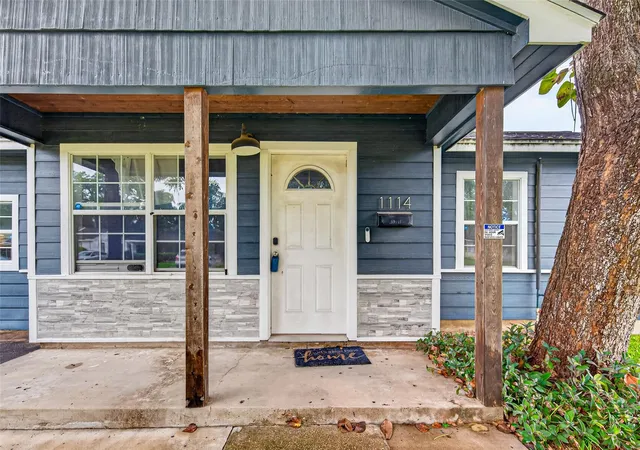 2nd image of 1114 Woodbine Dr Dr, West Columbia, TX 77486 | MLS# 44031116