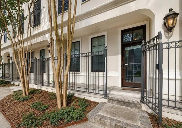 Photo 1 of Condo for sale at 1602 Elgin St #6, Houston, TX 77004 | MLS# 89000092 | Listing updated on 2026-09-04
