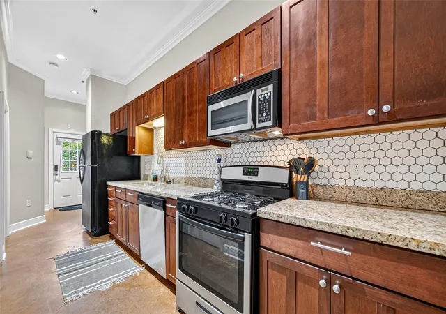 Photo 3 of Condo for sale at 1602 Elgin St #6, Houston, TX 77004 | MLS# 89000092 | Listing updated on 2026-09-04