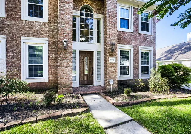 Photo 2 of Single family home for sale at 11819 Chateau Trl, Tomball, TX 77377 | MLS# 42989334 | Listing updated on 2026-09-22