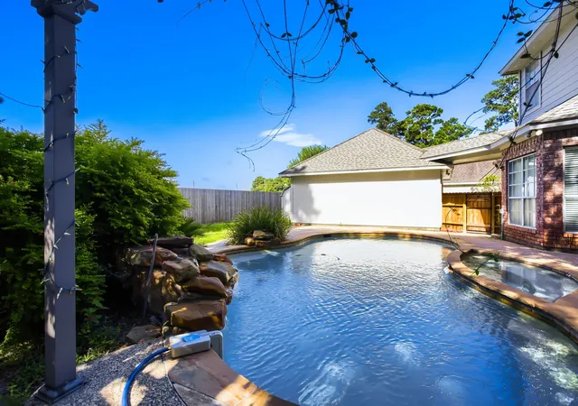 Photo 3 of Single family home for sale at 11819 Chateau Trl, Tomball, TX 77377 | MLS# 42989334 | Listing updated on 2026-09-22
